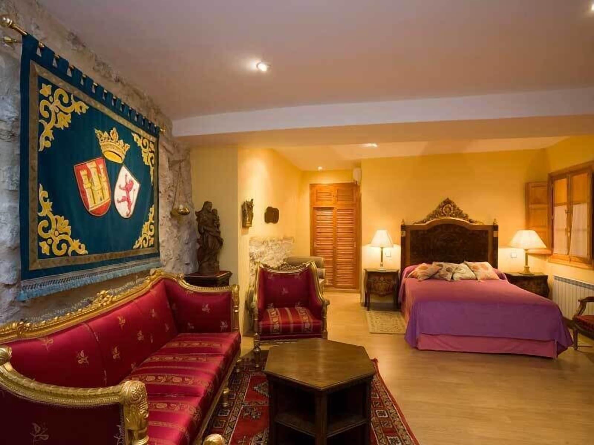 Residencia Real Del Castillo De Curiel Курьель-де-Дуэро Экстерьер фото